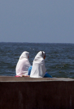 Egyptiläistyttöjä rannalla