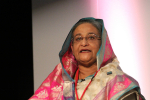 Bangladeshin naispääministeri Sheikh Hasina pitää puhetta.